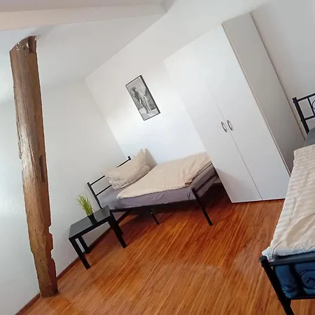 Stellas Monteurwohnungen דירה