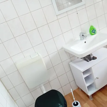 Stellas Monteurwohnungen דירה